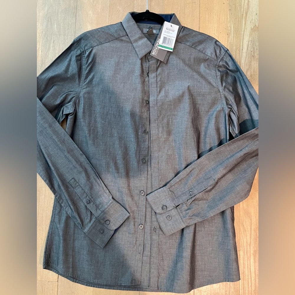 Kenneth Cole Reaction Men’s Chambray button-down shirt size Large Charcoal